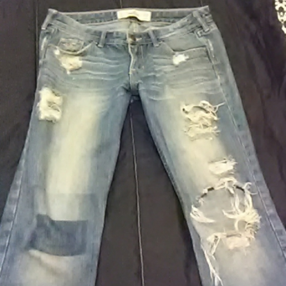 Destroyed Hollister skinny jeans